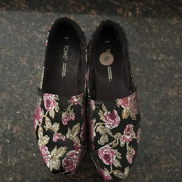 TOMS Alaprgata Leather Wrap : Black Metallic Floral Brocade W8 - Picture 2 of 13